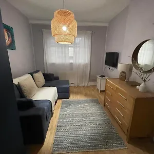 Cozy Hidden Gem In The Bay 10 Mins Walk From Wmc With Parking , Cardiff United Kingdom